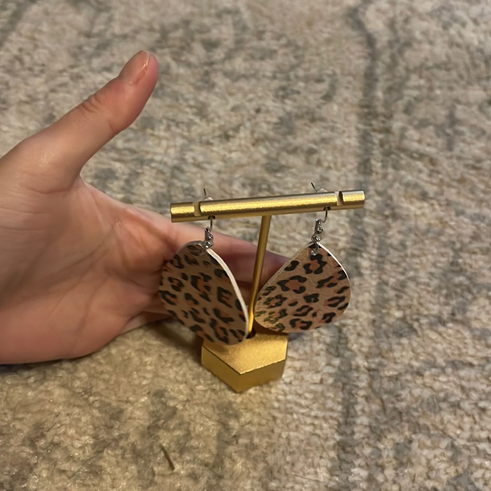 Jag/Leopard print earrings item1️⃣5️⃣